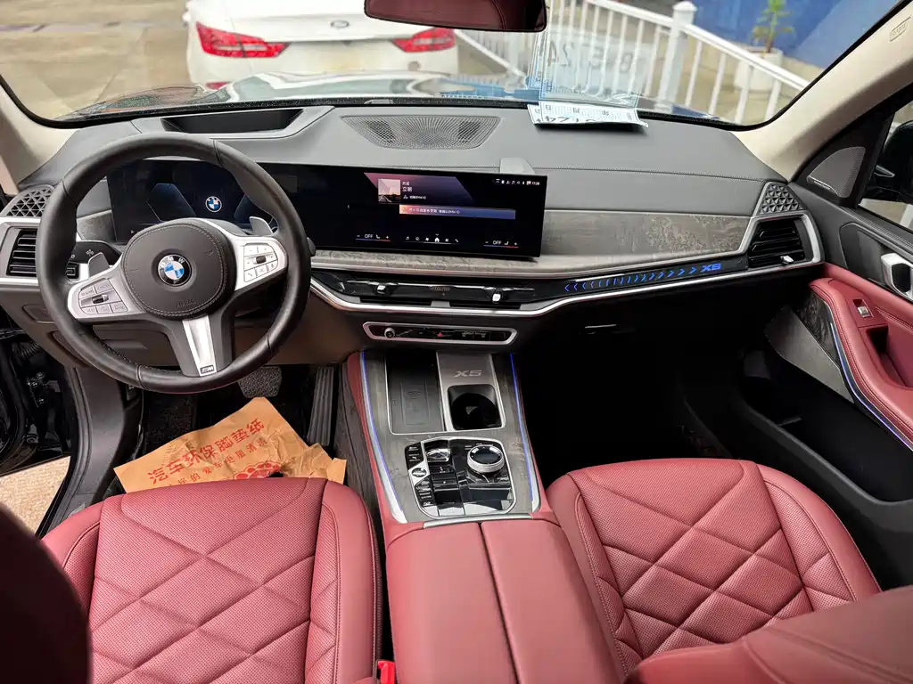 BMW X5 xDrive 30 Li Premium M Sport Night Package