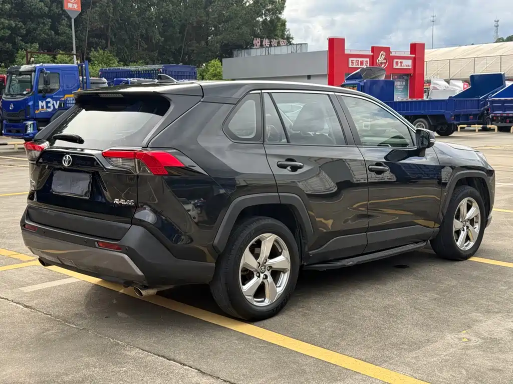 RAV4 2.0 L CVT 2 WD Style PLUS