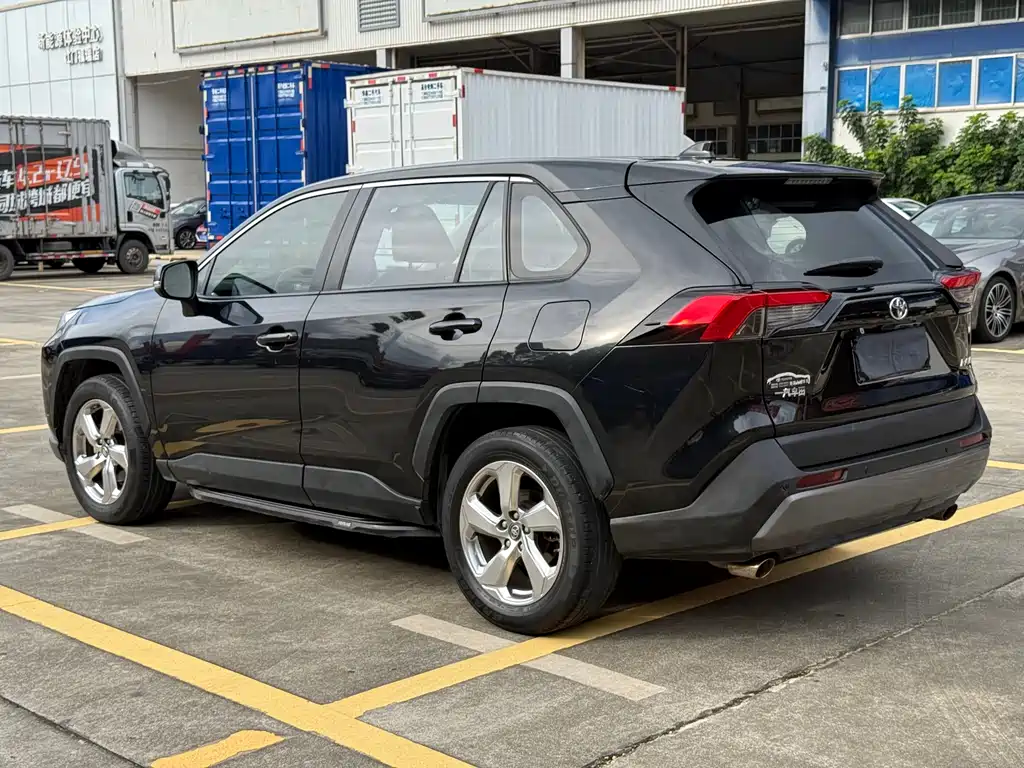 RAV4 2.0 L CVT 2 WD Style PLUS