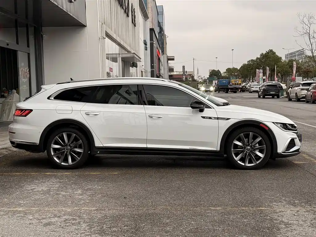 VW CC 一汽-大众CC 2025款 猎装车 380 TSI 猎心 众享款