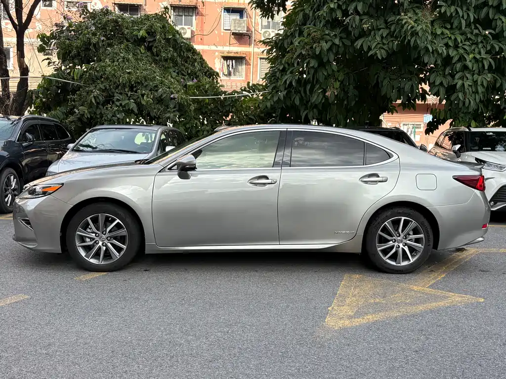 Lexus ES 300 h Comfort