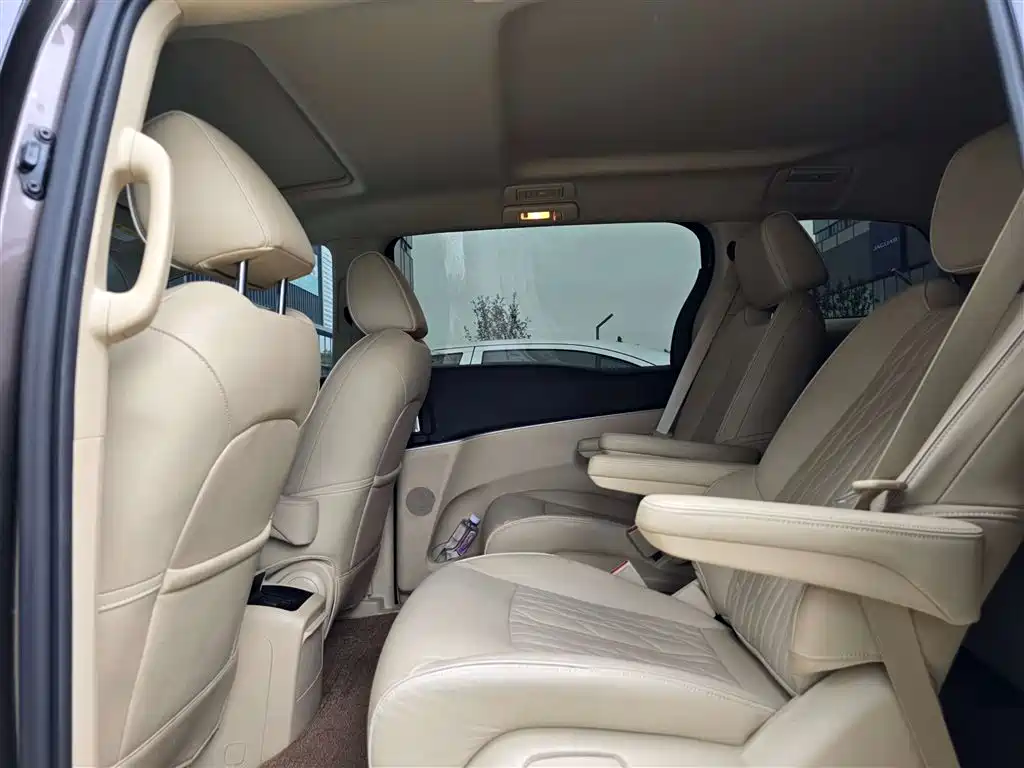 Buick GL8 Facelift Land Official Cabin Luxury