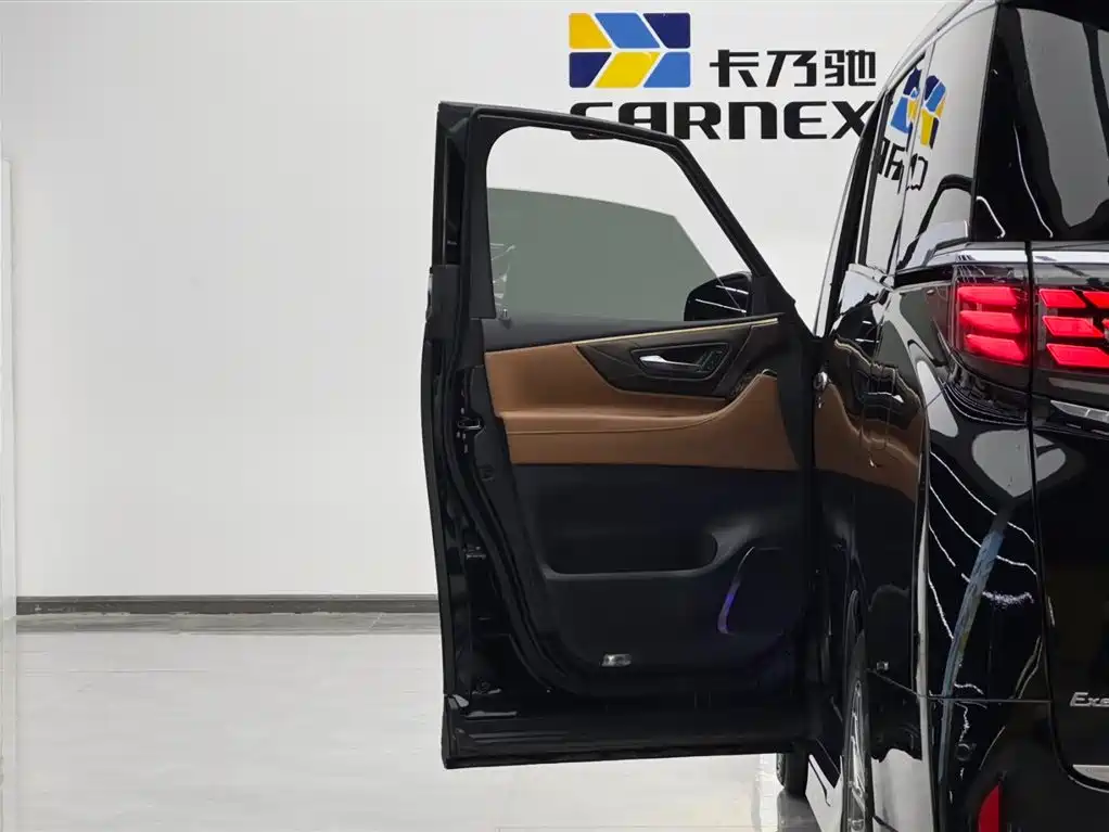 Alphard Dual Engine 2.5 L Premium Enjoyment