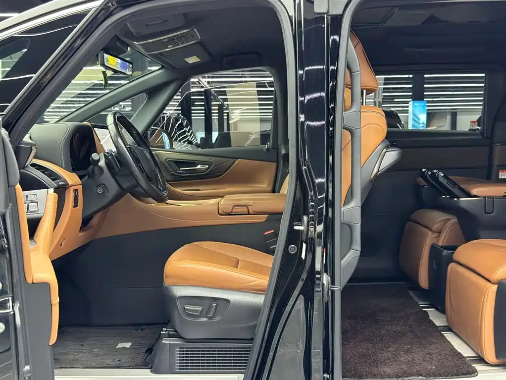 Alphard Dual Engine 2.5 L Premium Enjoyment