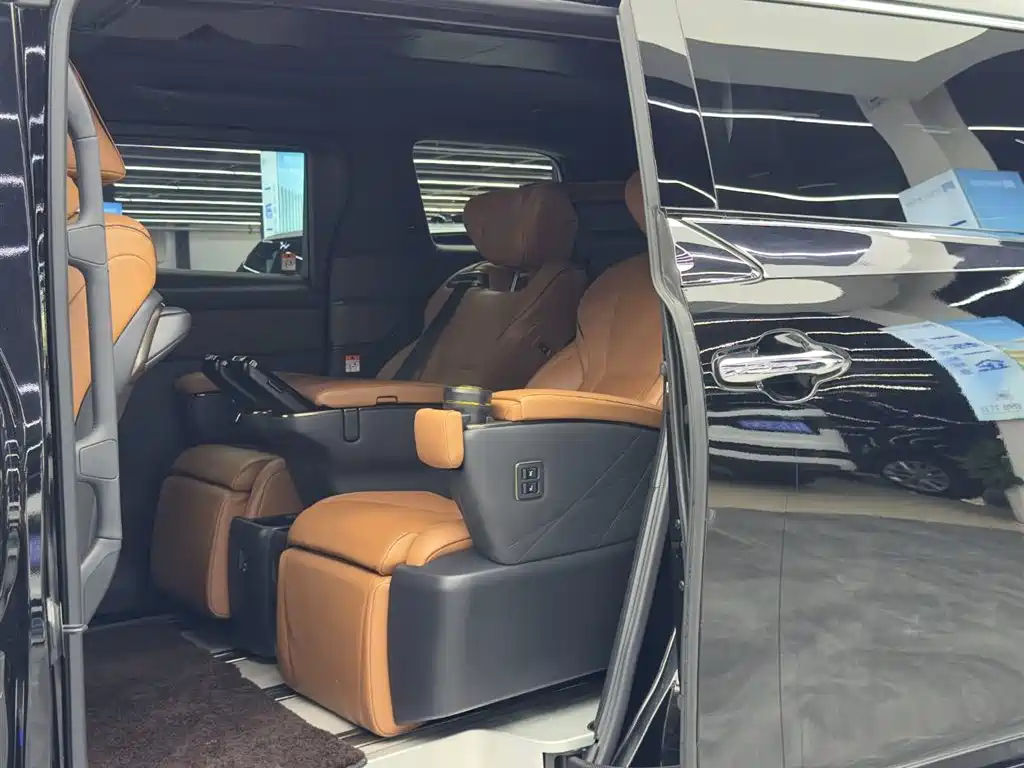 Alphard Dual Engine 2.5 L Premium Enjoyment