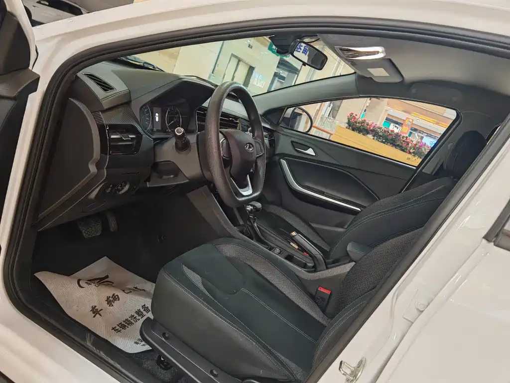 Tiggo 3 x 1.5 L CVT Outstanding