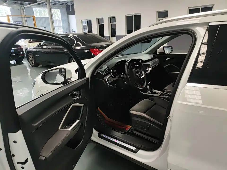 Audi Q3 35 TFSI Fashion Dynamic (1.4 T)