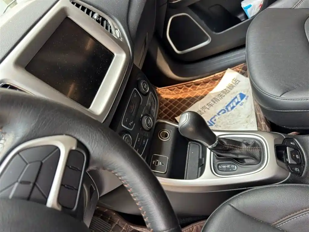 Compass 200 T Auto Home Enjoyment