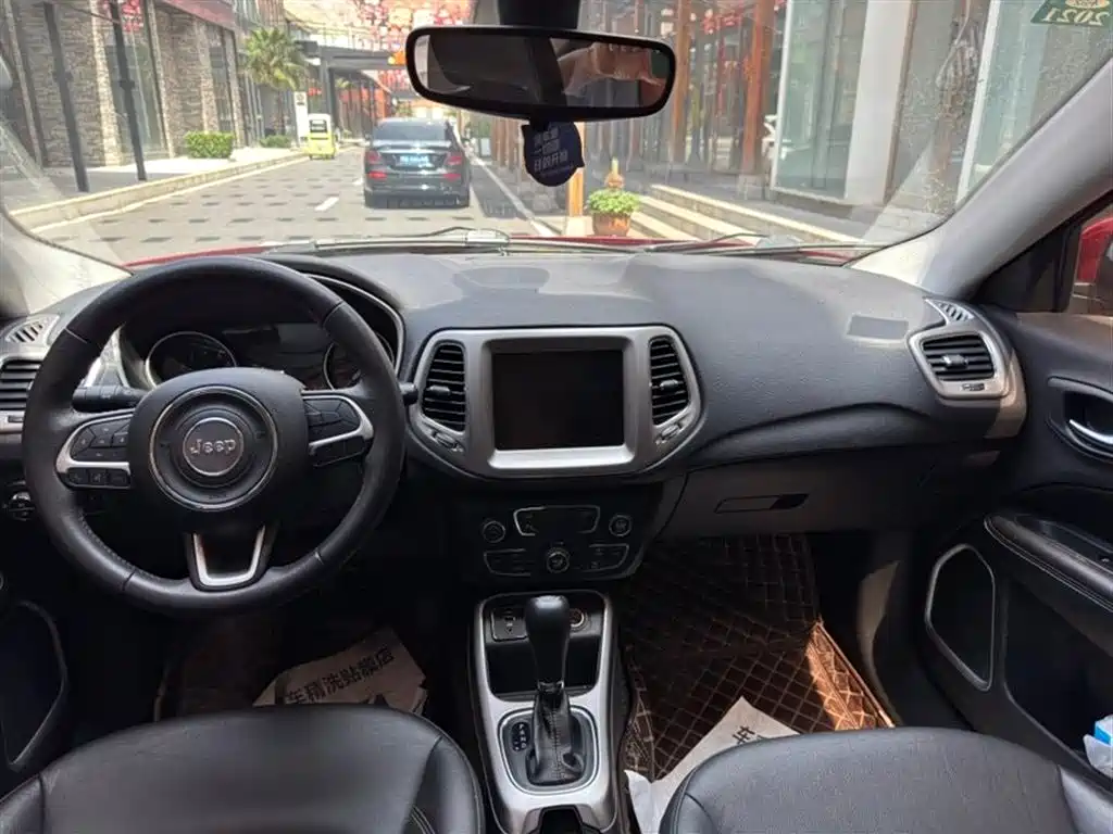 Compass 200 T Auto Home Enjoyment