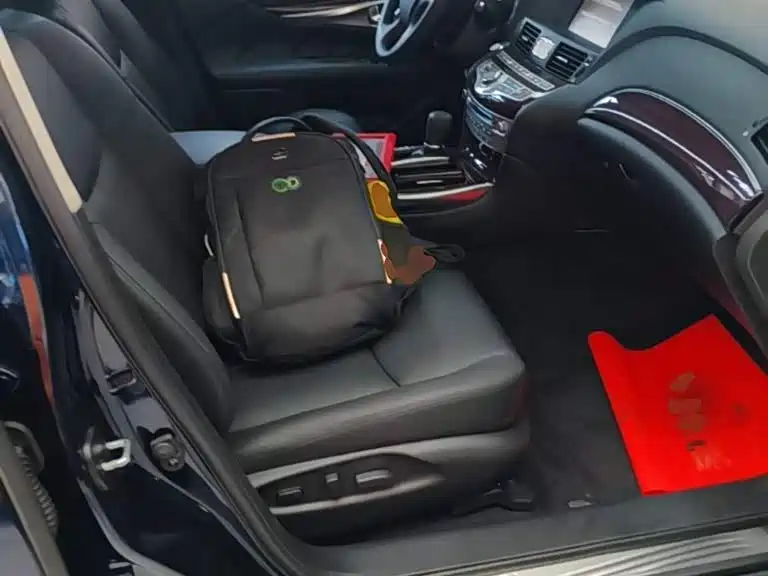 Infiniti Q70 Q70 L 2.5 L Joy