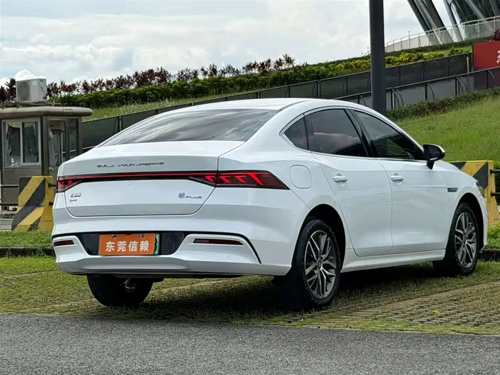 Qin PLUS Glory DM-i 120 KM Leading