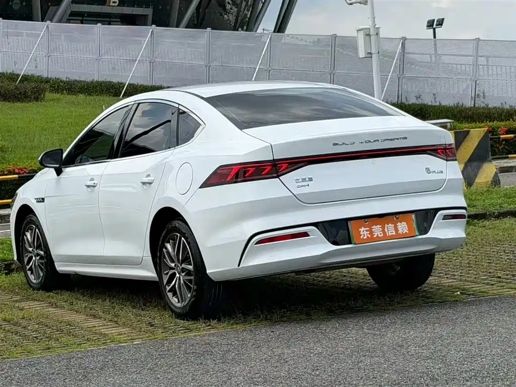 Qin PLUS Glory DM-i 120 KM Leading