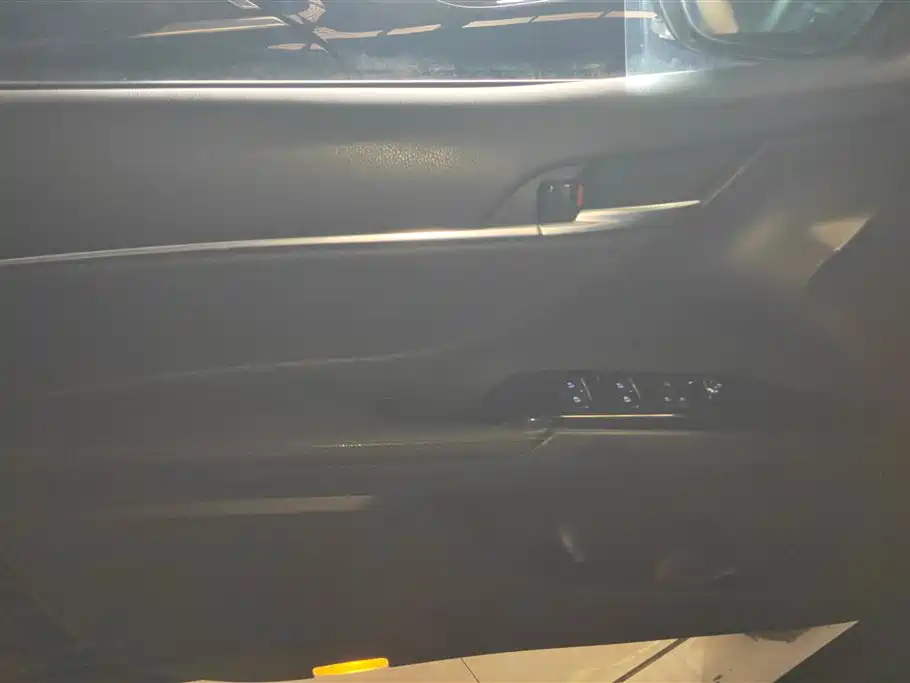 Camry 2.0 G Luxury CN-VI