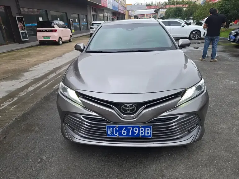 Toyota Camry 2.0 G Luxury