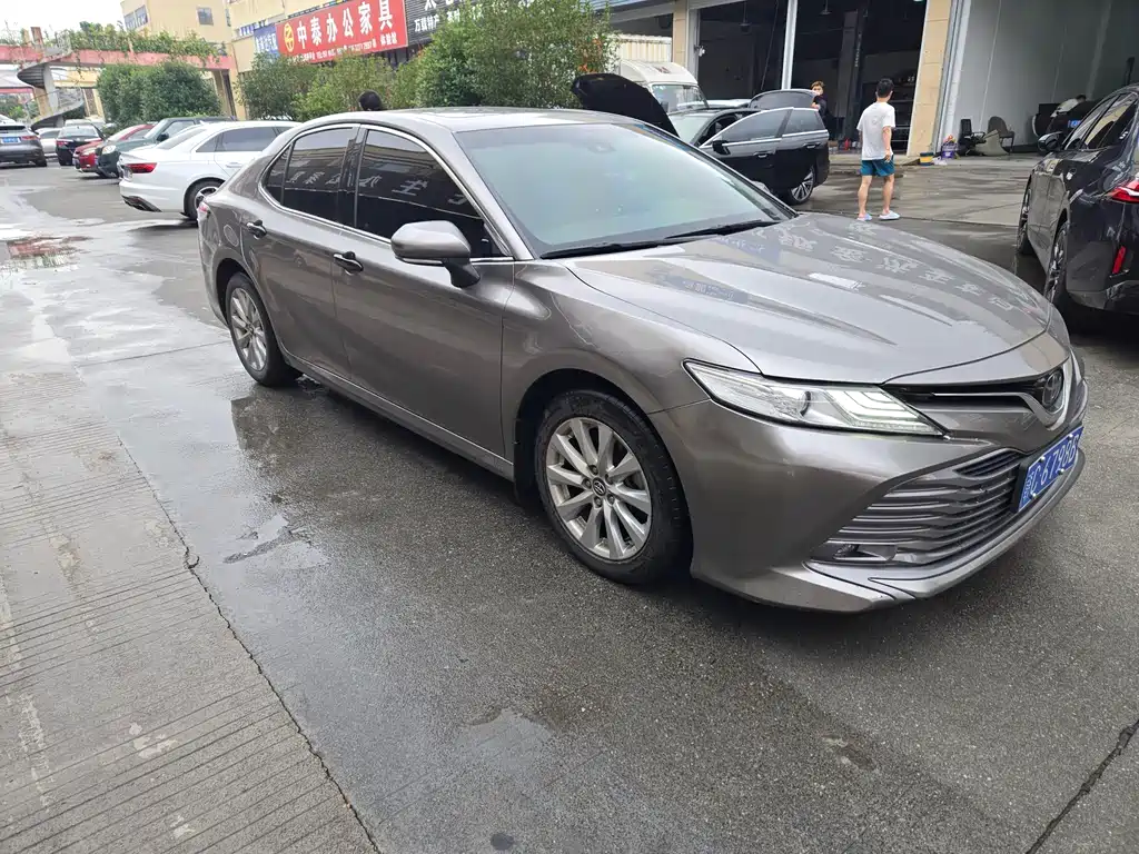 Camry 2.0 G Luxury