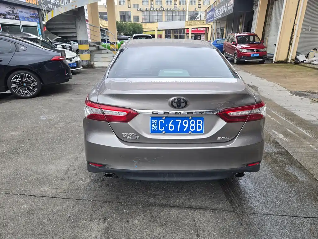Camry 2.0 G Luxury