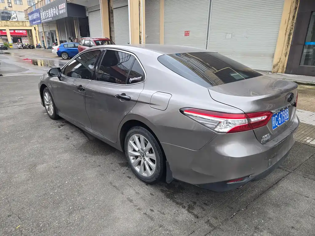 Camry 2.0 G Luxury