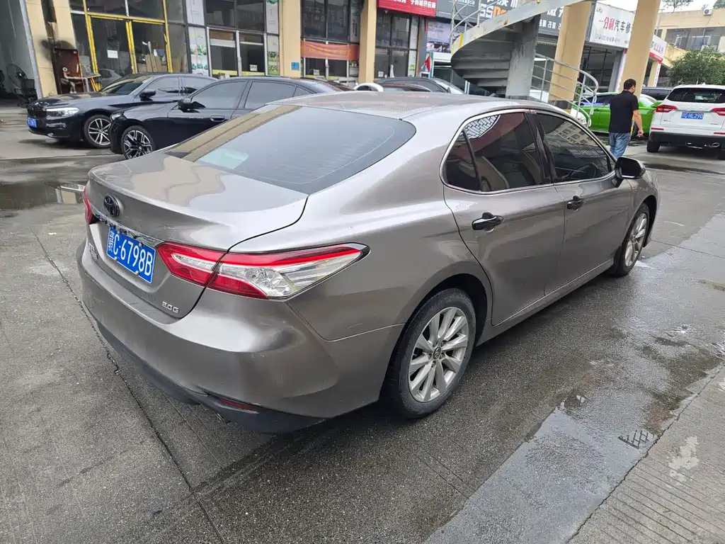 Camry 2.0 G Luxury
