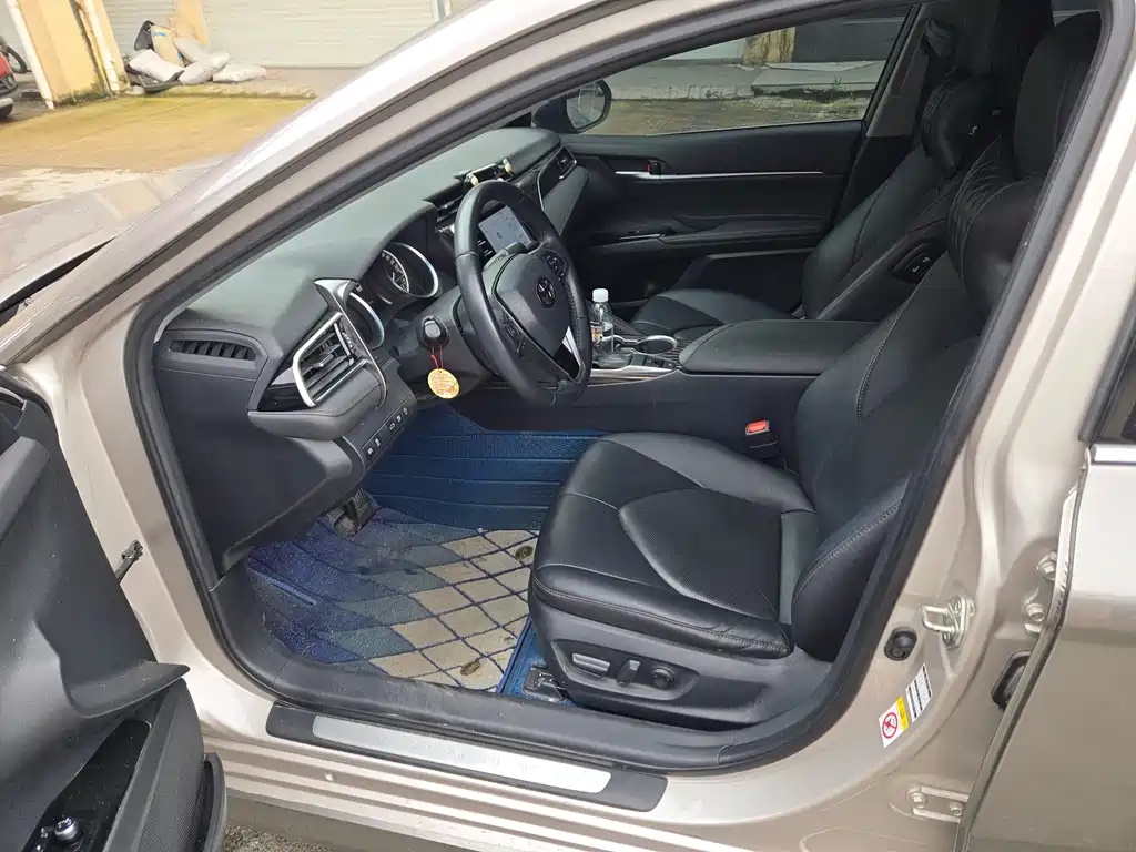 Camry 2.0 G Luxury