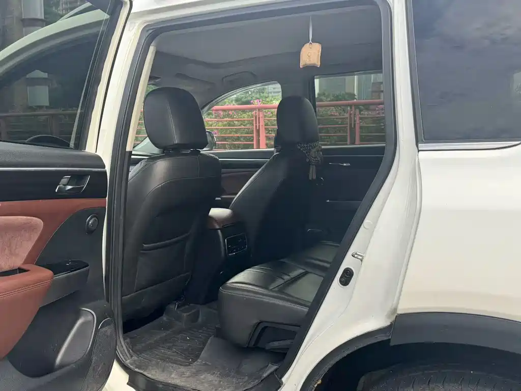 GAC Trumpchi GS8 320 T 2 WD Luxury Connected (7-seat)