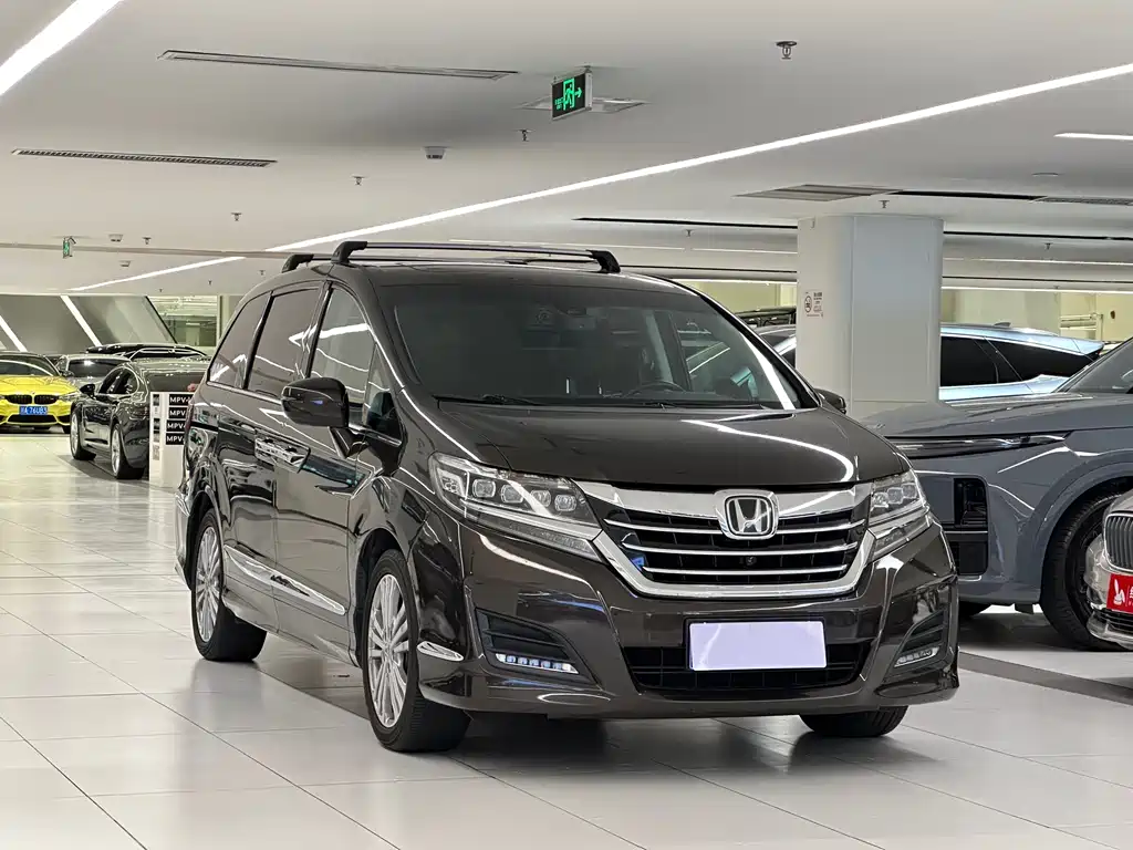 Elysion 2.4 L Luxury