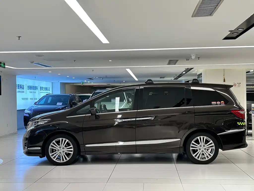 Elysion 2.4 L Luxury