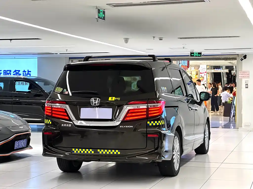 Elysion 2.4 L Luxury