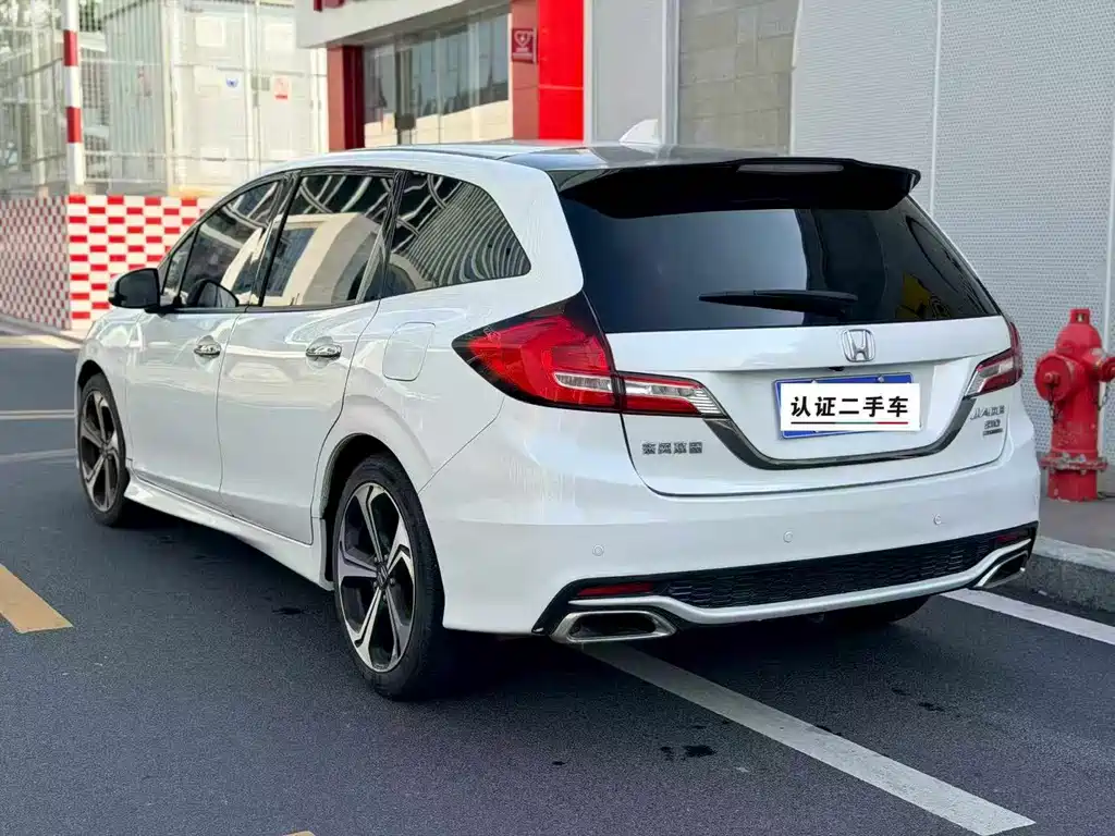 Jade 210 TURBO CVT Luxury 5-seat