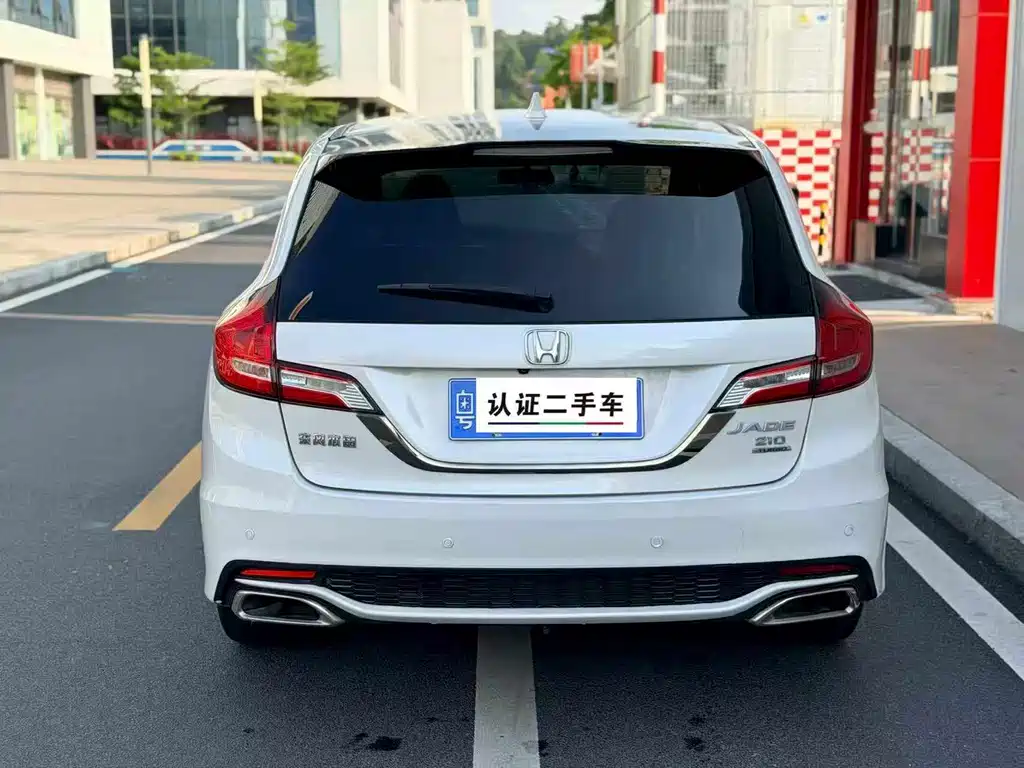 Jade 210 TURBO CVT Luxury 5-seat