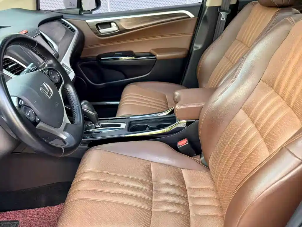 Jade 210 TURBO CVT Luxury 5-seat