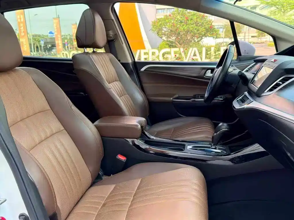 Jade 210 TURBO CVT Luxury 5-seat