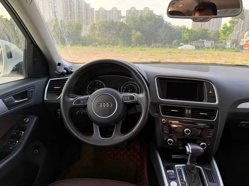Audi Q5 40 TFSI Tech