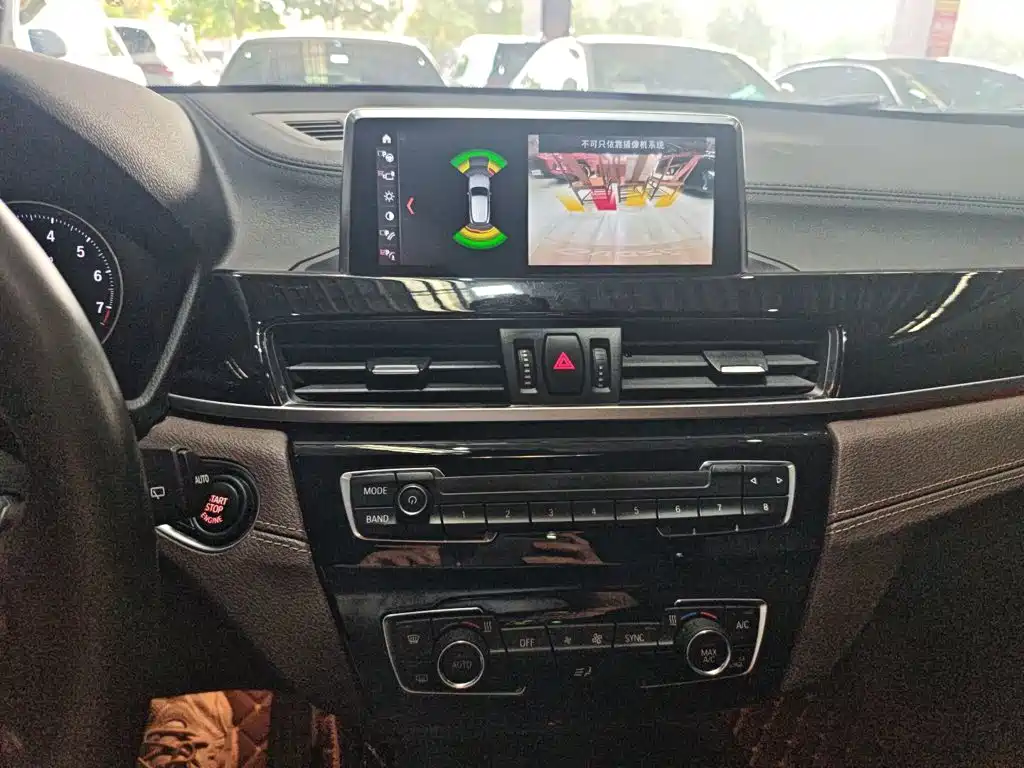 BMW X2 sDrive25 i Leading M Offroad Package