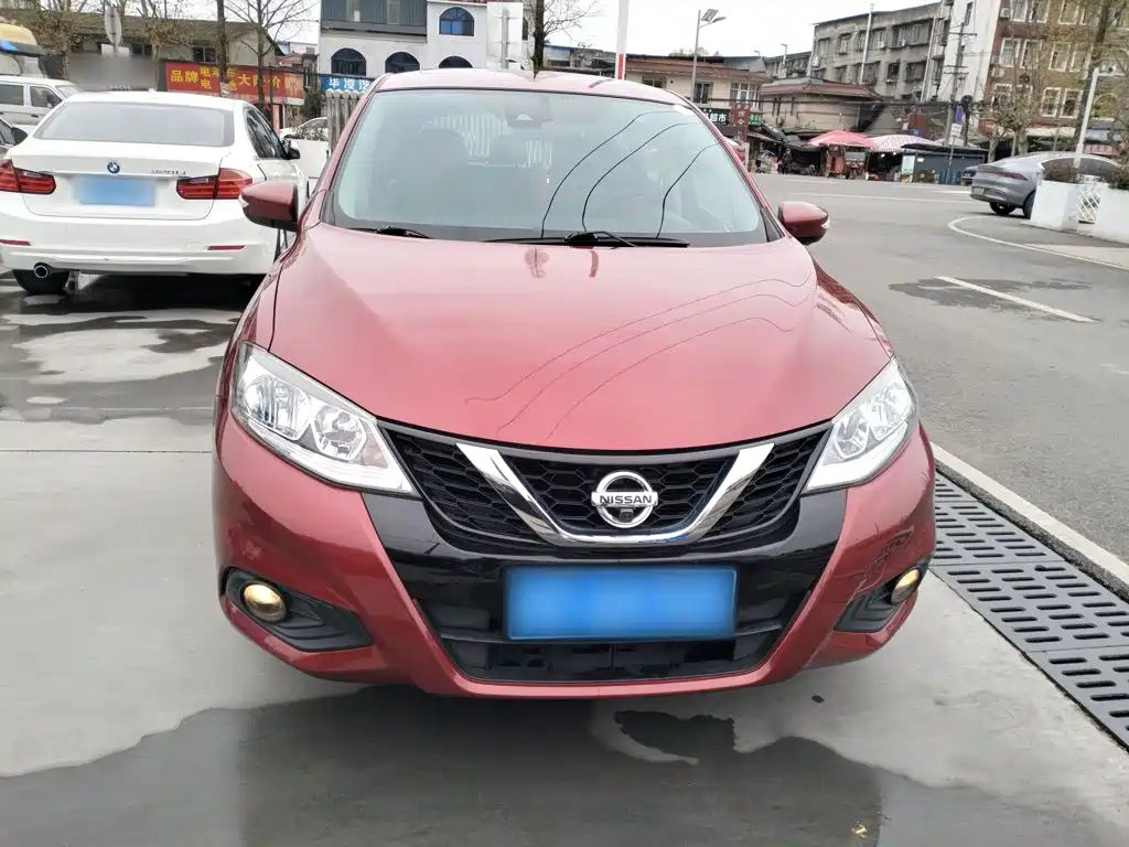 Tiida 1.6 L CVT Smart Travel