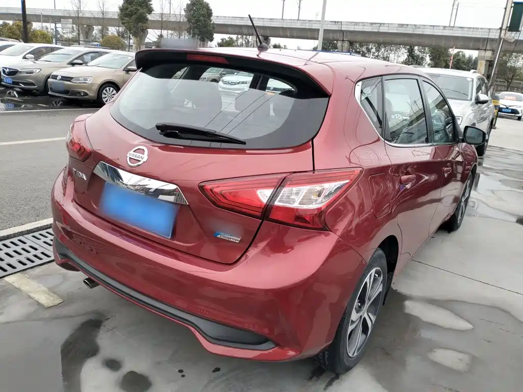 Tiida 1.6 L CVT Smart Travel