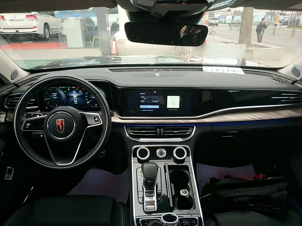Hongqi H9 2.0 T Connected Flagship Enjoyment