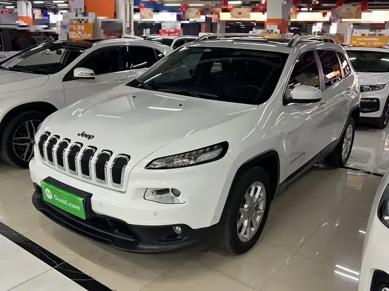 Jeep Cherokee 2.4 L Leading
