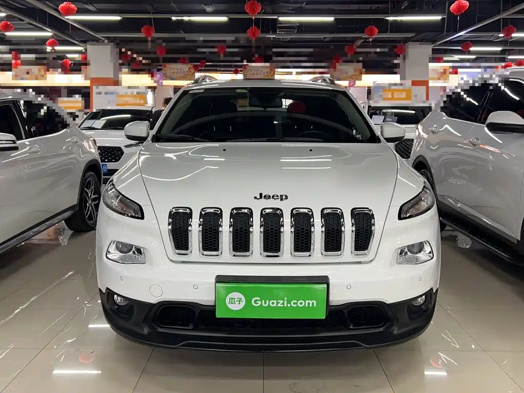 Cherokee 2.4 L Leading