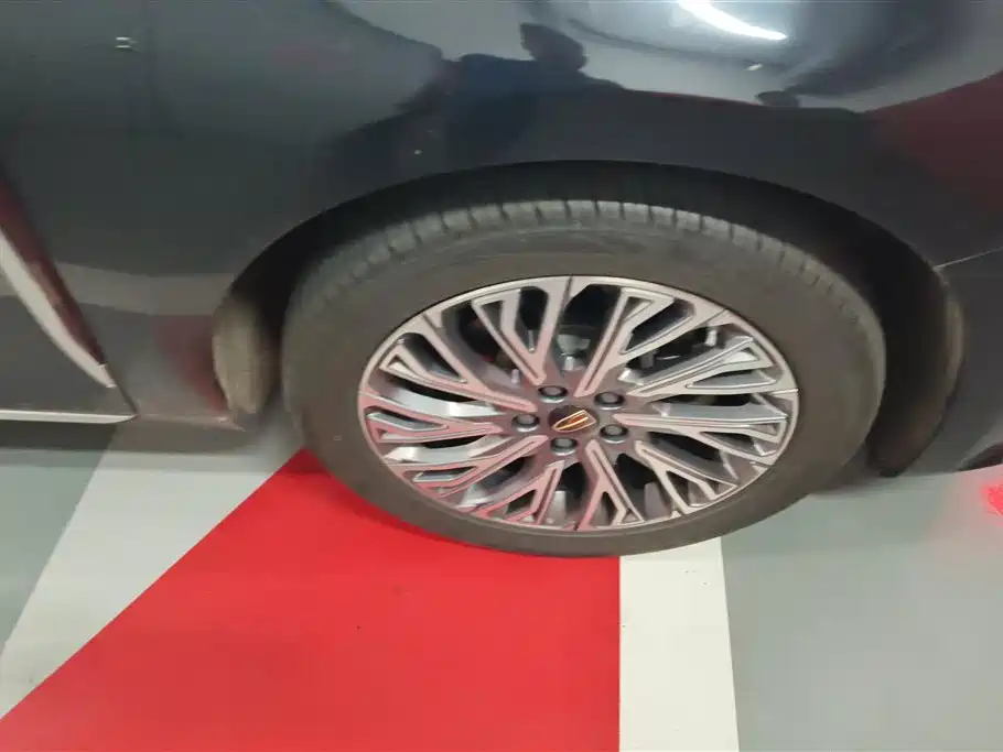 Hongqi H5 红旗H5 2023款 1.5 T HEV智联旗畅版