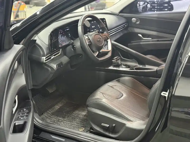 Elantra 1.5 L CVT GLX Elite