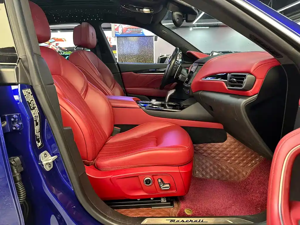 Levante 3.0 T Standard