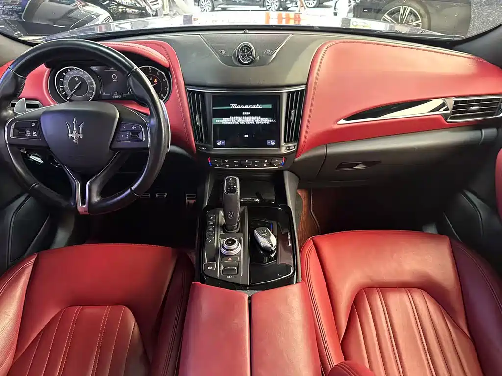 Levante 3.0 T Standard
