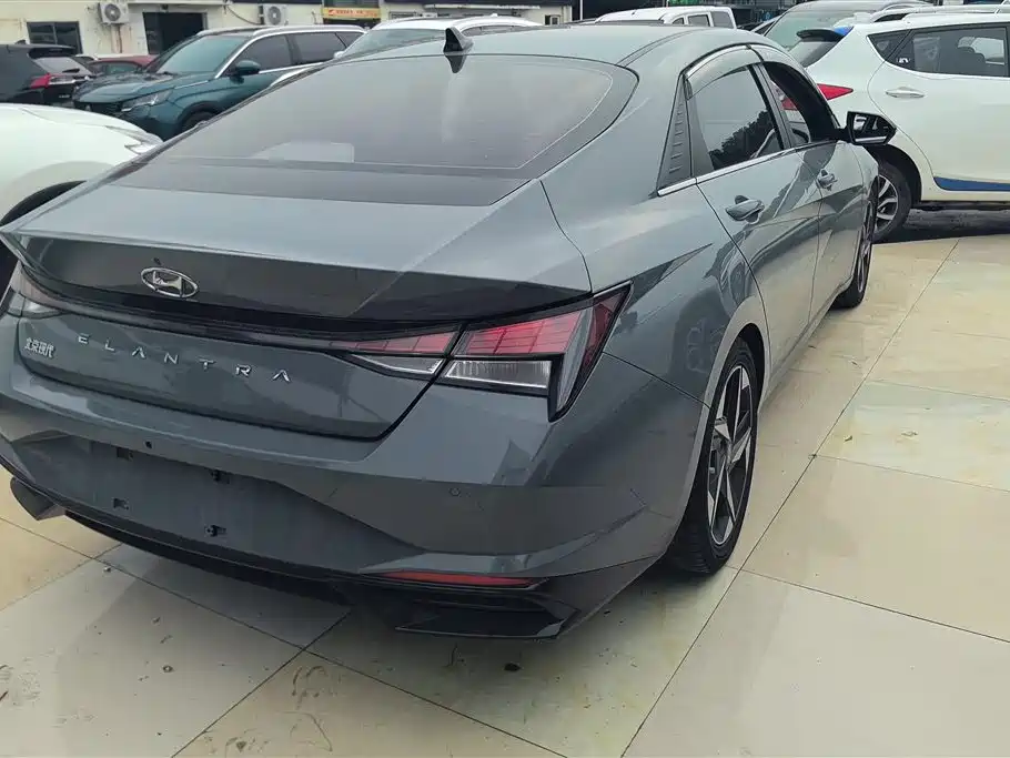 Elantra 1.5 L CVT GLS Leading