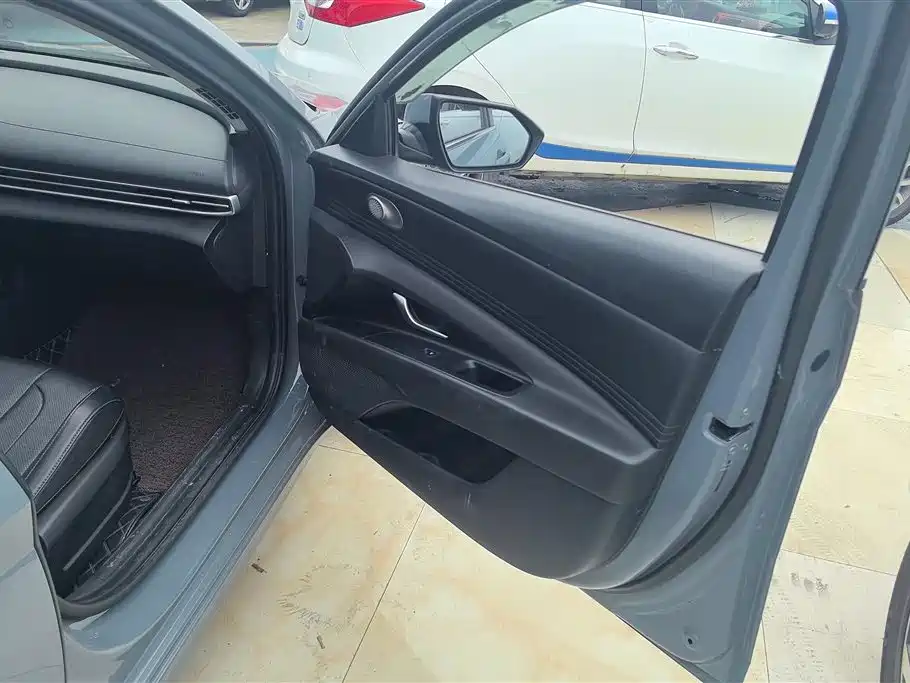 Elantra 1.5 L CVT GLS Leading