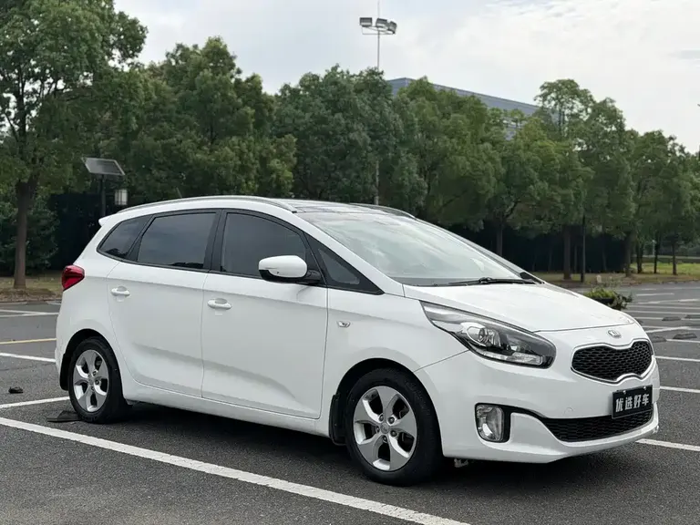Kia Carens 2.0 L 7-seat Auto Standard CN-IV