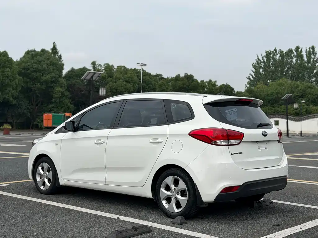Carens 2.0 L 7-seat Auto Standard CN-IV