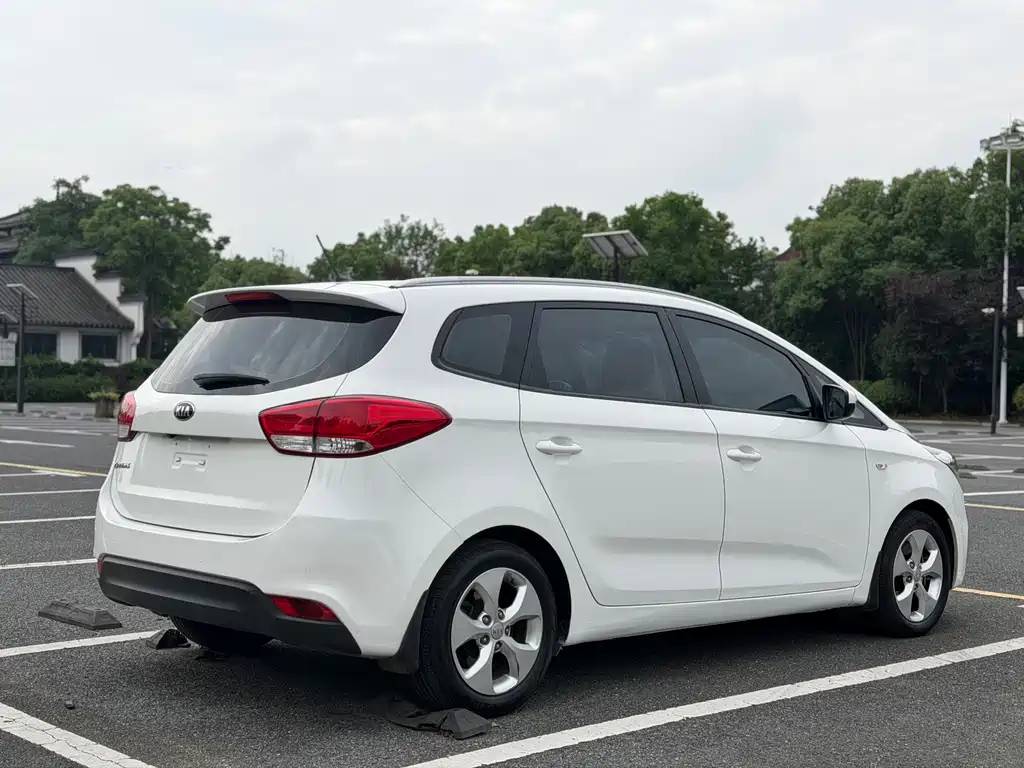 Carens 2.0 L 7-seat Auto Standard CN-IV