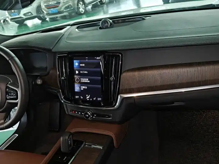 Volvo V90 沃尔沃V90 2022款 Cross Country B5 AWD 智尊版