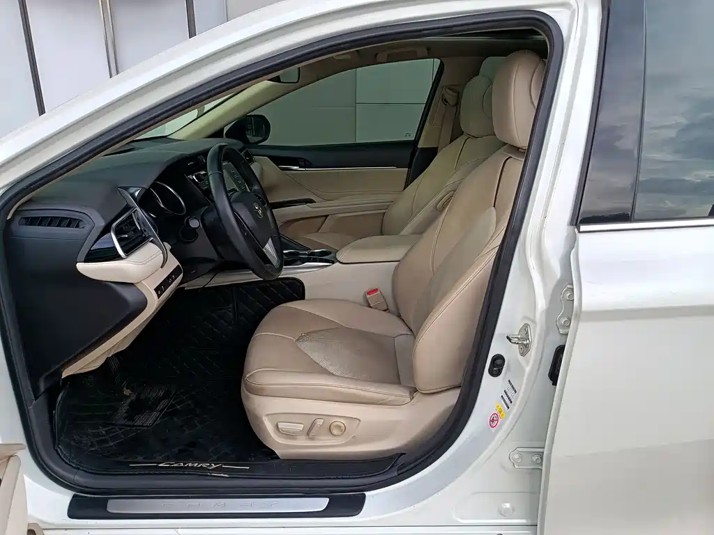 Camry Dual Engine 2.5 HG Luxury