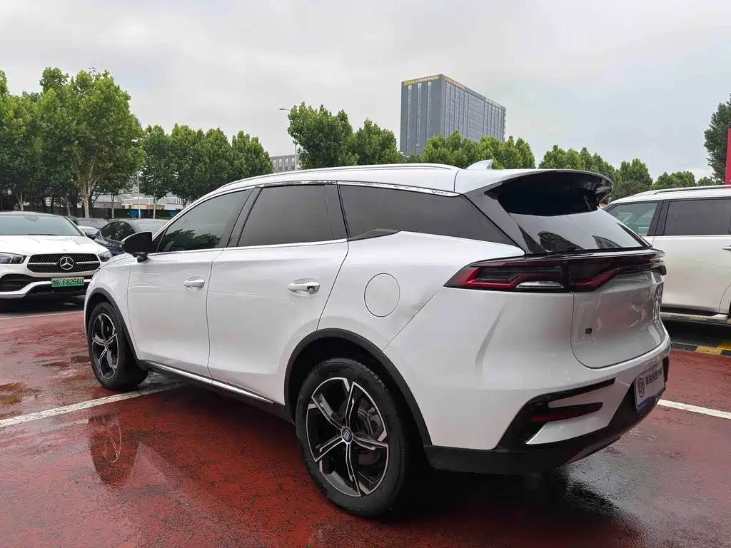 Tang NEV DM 2.0 T Dual Engine 4 WD Distinguished 7-seat CN-VI